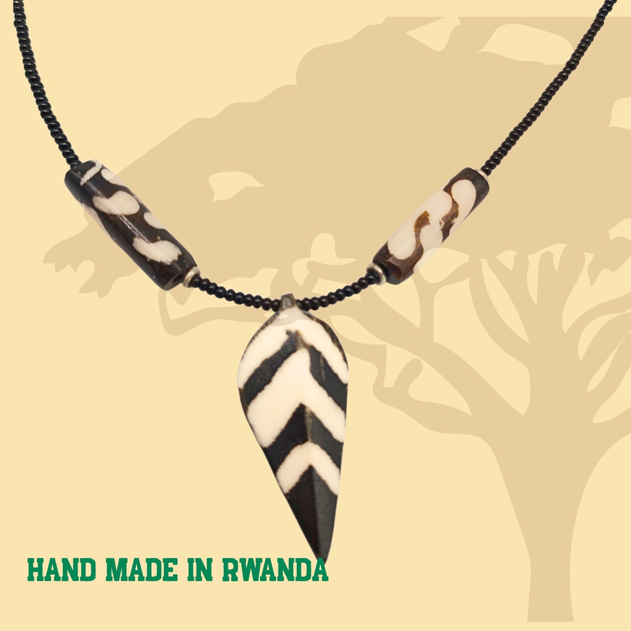 Collana con Perline e Osso