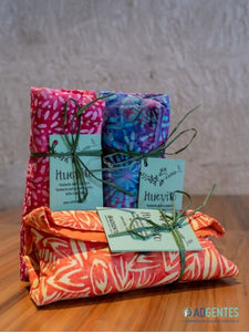 HUEVITO CLUTCH BAG